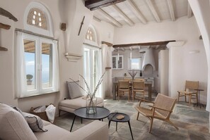 Smart TV - Green 1, Morfes Luxury Apartments (Tinos)