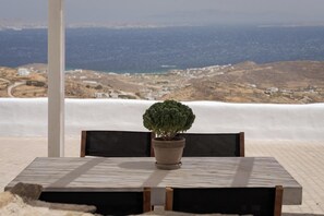 تناول الطعام بالخارج