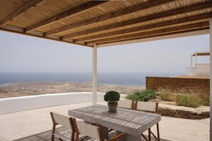 تناول الطعام بالخارج