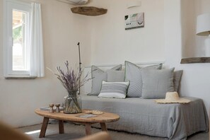 Smart TV - Green 2, Morfes Luxury Apartments (Tinos)