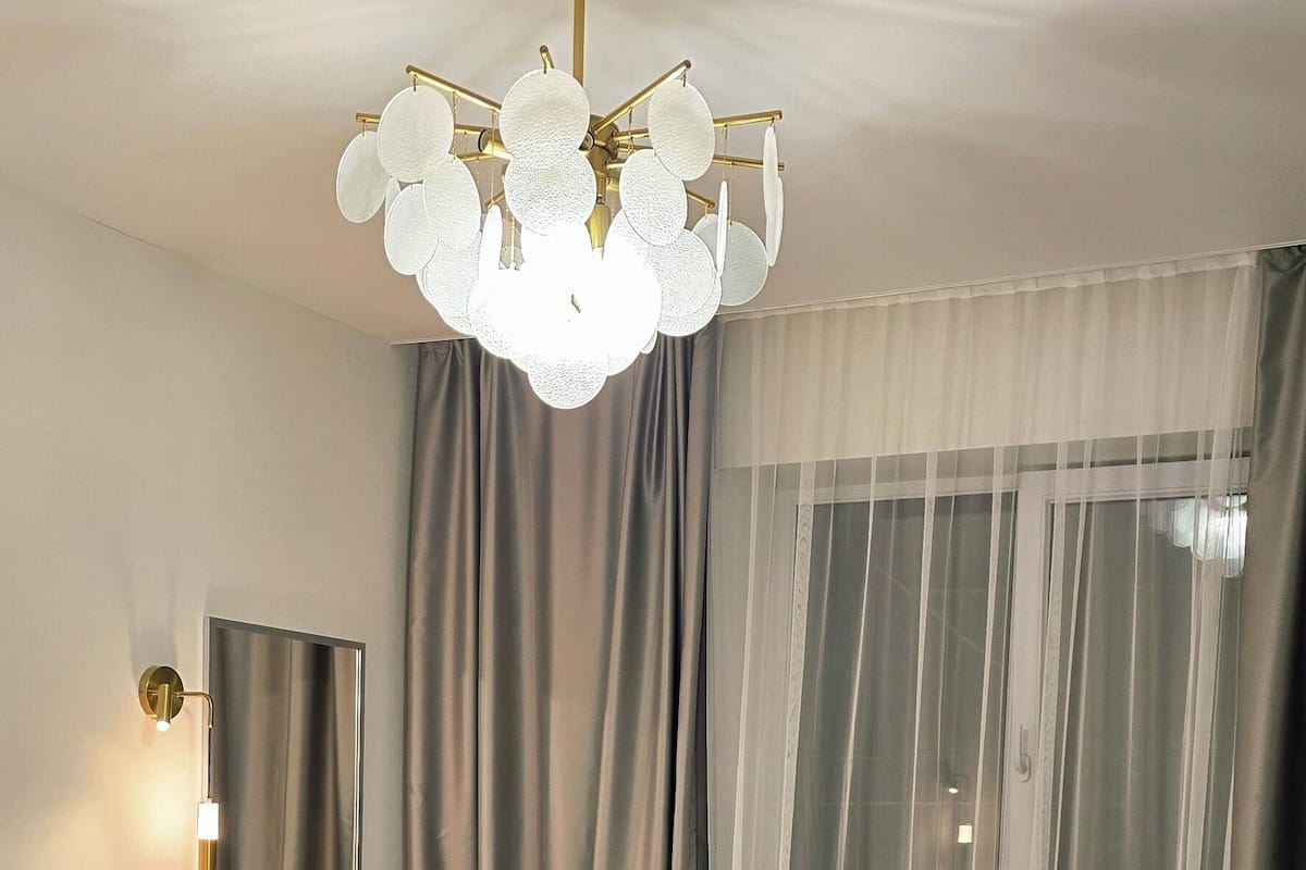 Tek Büyük Yataklı Oda, Şehir Manzaralı | Minibar, masa, dizüstü bilgisayar çalışma alanı, güneşlik/perde 