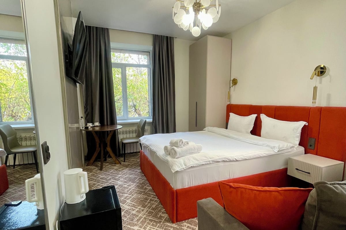 Chambre Triple, vue ville