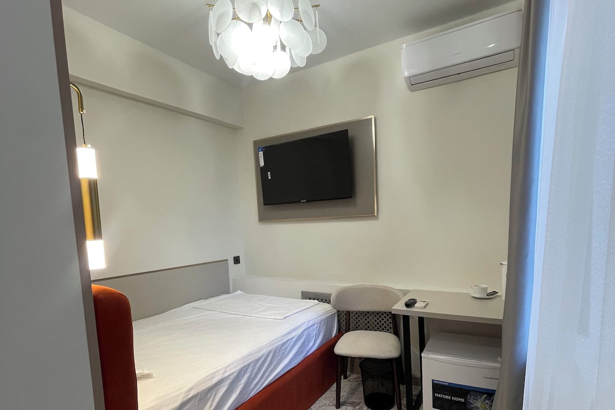 Minibar, desk, laptop workspace, blackout curtains