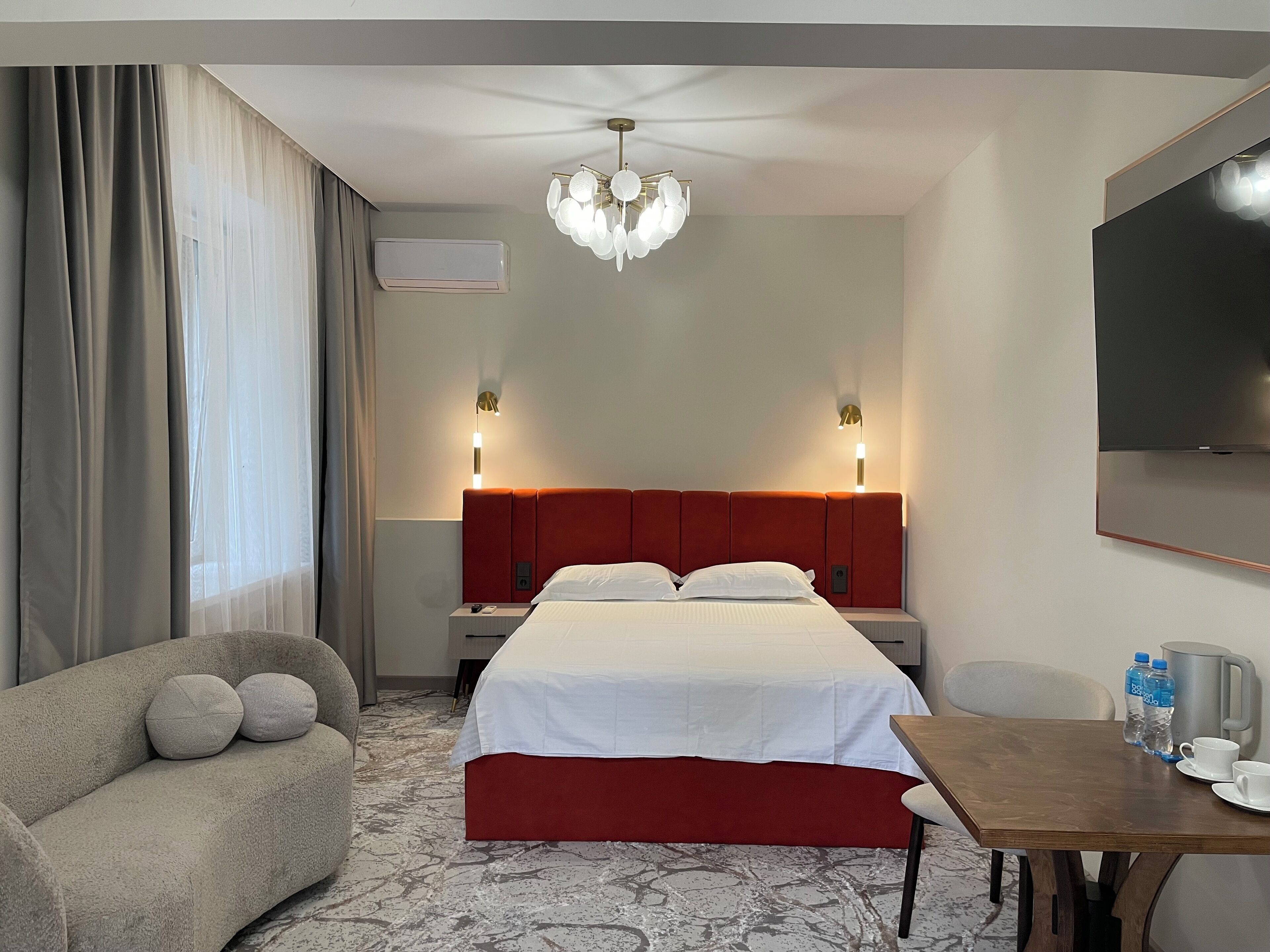 Minibar, desk, laptop workspace, blackout curtains