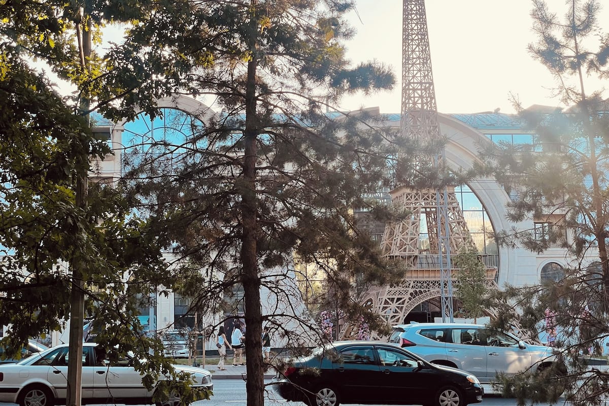 ستائر تعتيم ومكواة/لوح كي وواي فاي مجانًا