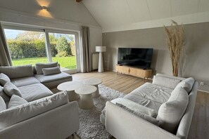Smart TV - Beach villa sea time (Julianadorf)