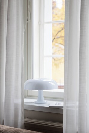 Apartamento superior, vista para o pátio | Vista do quarto