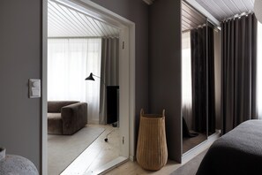 Apartamento superior, vista para o pátio | Área de estar