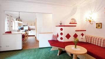 Appartement Luxe, vue montagne | Coffres-forts dans les chambres, bureau, chambres insonorisées