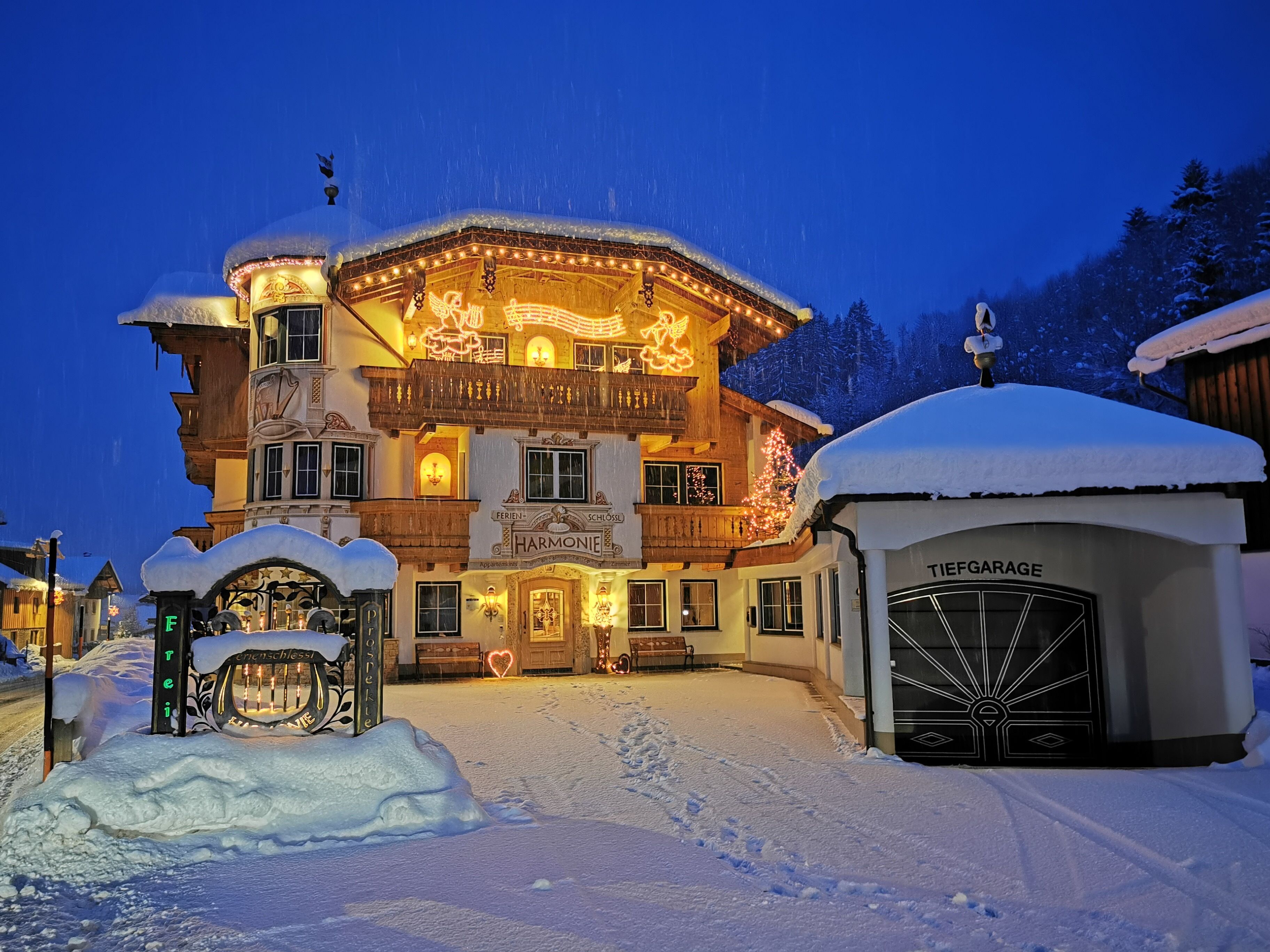 Fassade der Unterkunft – Abend/Nacht