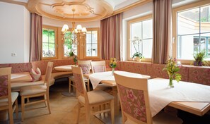 Daily buffet breakfast (EUR 19.50 per person)