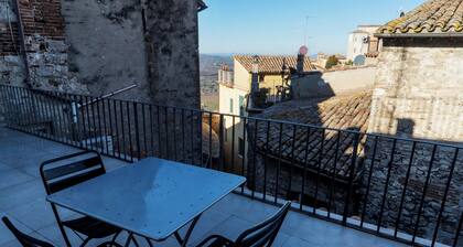 Todi center -Elegant apartment with Spectacular View. Unmissable Terrace!