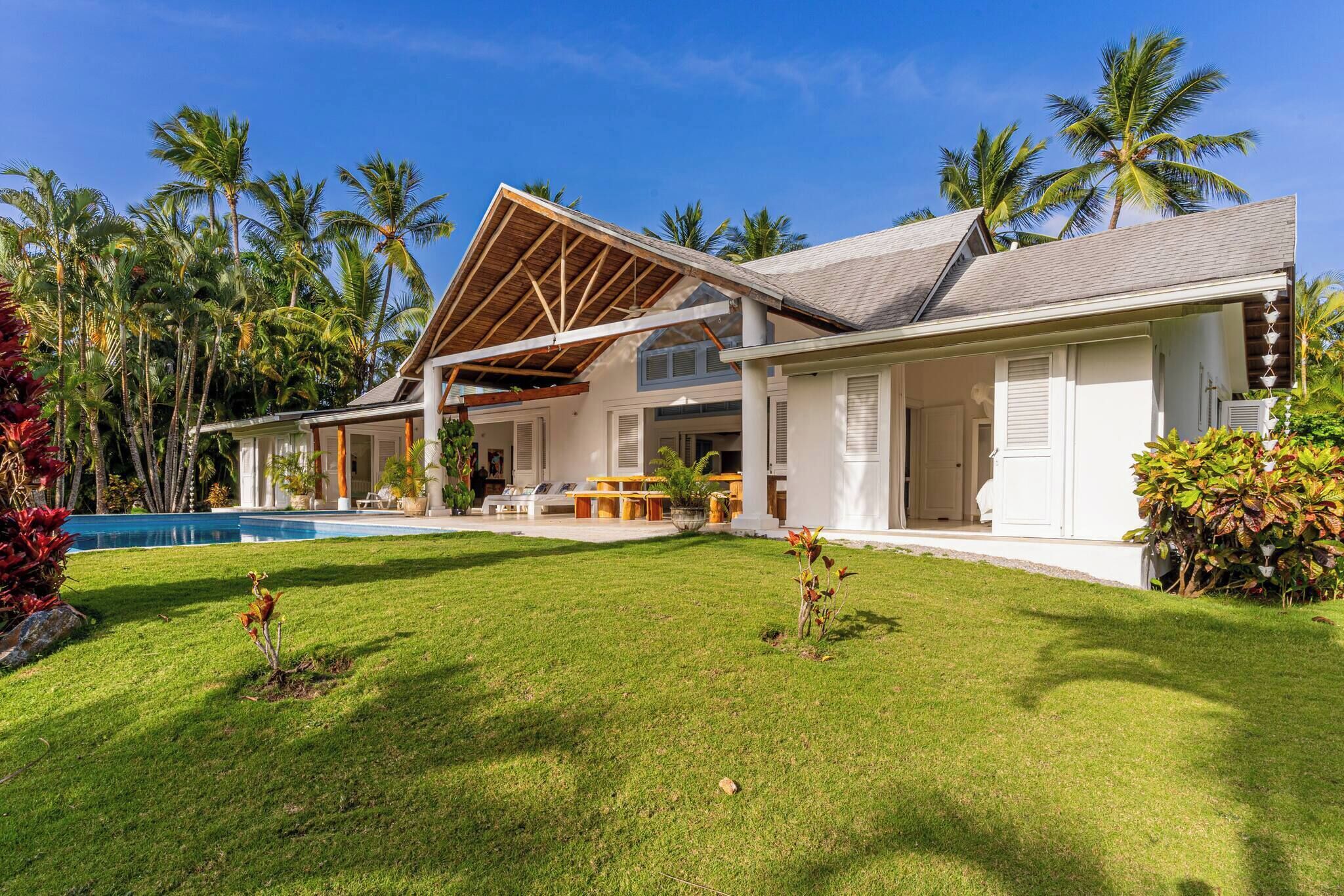 Vila, 6 quartos, para fumantes, piscina particular | Fachada