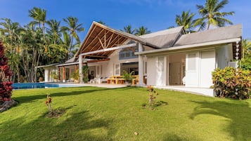 Vila, 6 quartos, para fumantes, piscina particular | Fachada