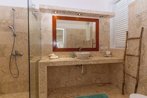 Villa, 6 chambres, fumeurs, piscine privée | Salle de bain