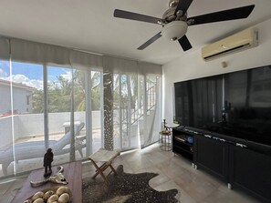 Vila, 5 quartos, para fumantes, piscina particular | Comodidades do quarto