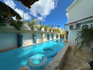 Vila, 5 quartos, para fumantes, piscina particular | Piscina | Piscina externa