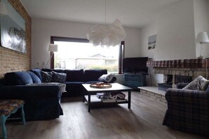 Living area - Holiday home with 5 bedrooms (Oostkapelle)