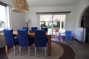 Dining - Holiday home with 5 bedrooms (Oostkapelle)