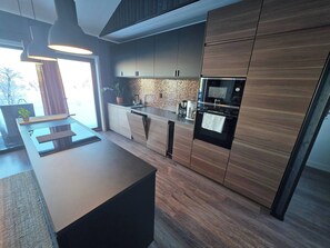 Fridge, oven, dishwasher, coffee/tea maker - Winter cabin with Jacuzzi (Trysil)