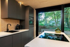 Oven, stovetop, coffee/tea maker, cookware/dishes/utensils