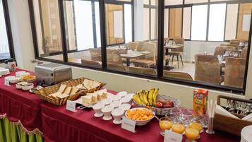 Desayuno bufé gratuito y diario