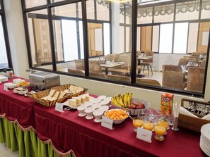 Free daily buffet breakfast