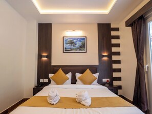 Deluxe Room | Blackout drapes, free WiFi