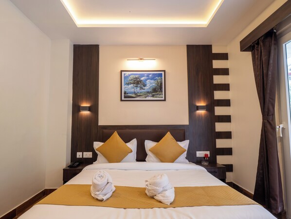 Deluxe Room | Blackout drapes, free WiFi