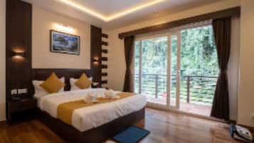 Rom – premium | Sengetøy av topp kvalitet, skrivebord og blendingsgardiner