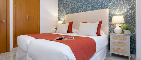 Apartment (2 Bedrooms) | 2 bedrooms, iron/ironing board, free cribs/infant beds, free WiFi