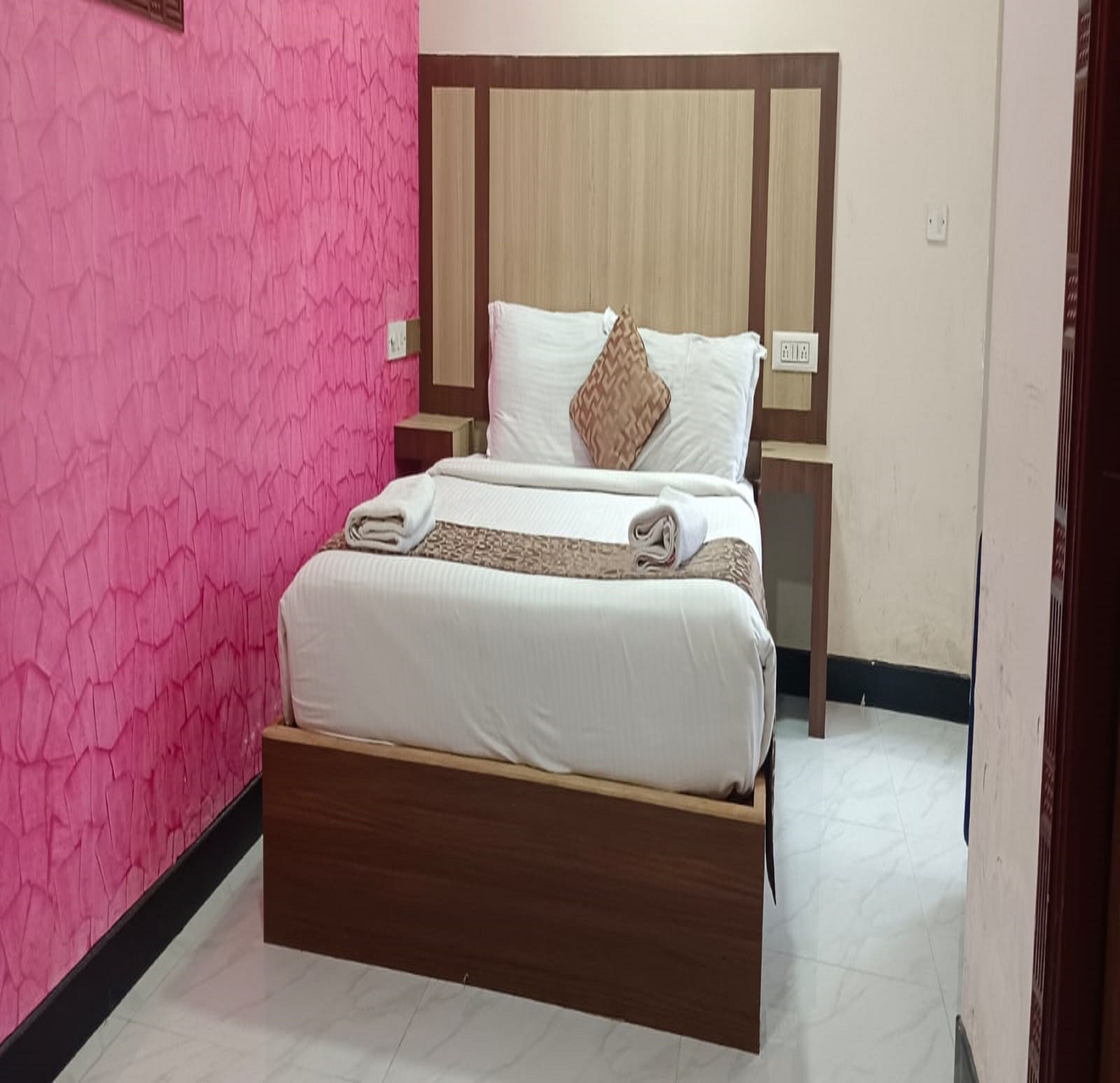 Suite superior | Llençols de cotó egipci, roba de llit d'alta qualitat i escriptori 