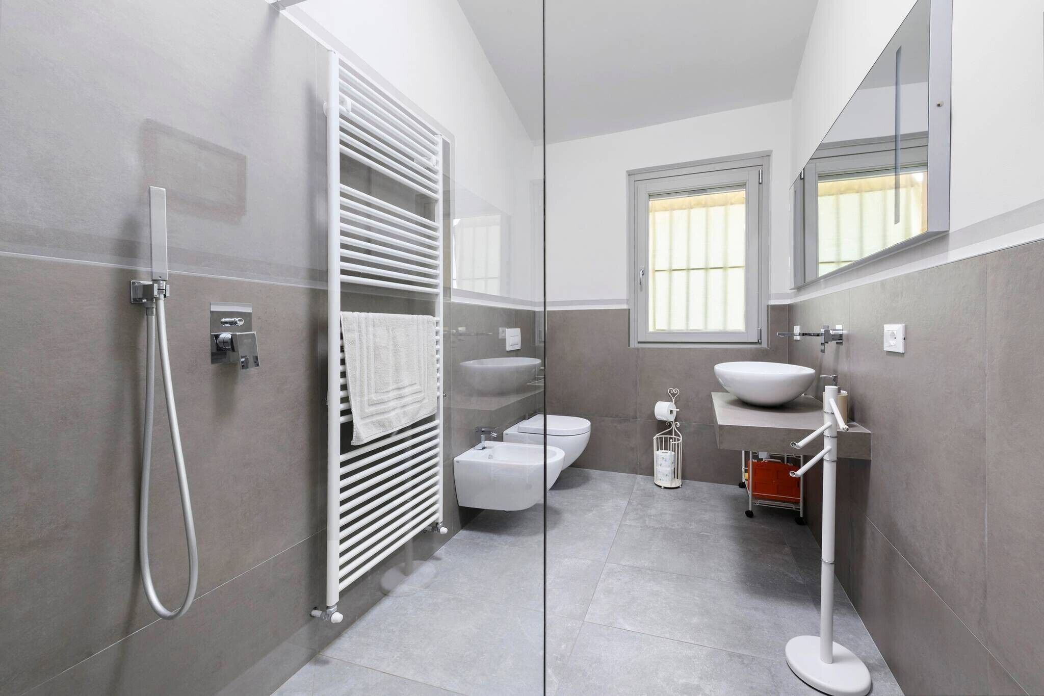 Shower, towels