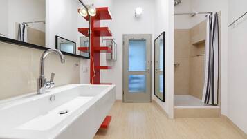 Douche, articles de toilette gratuits, serviettes fournies