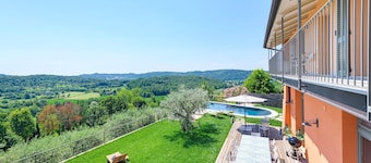 Casale San Giacomo Guest House with Private Pool, Wi-Fi and Air Conditioning