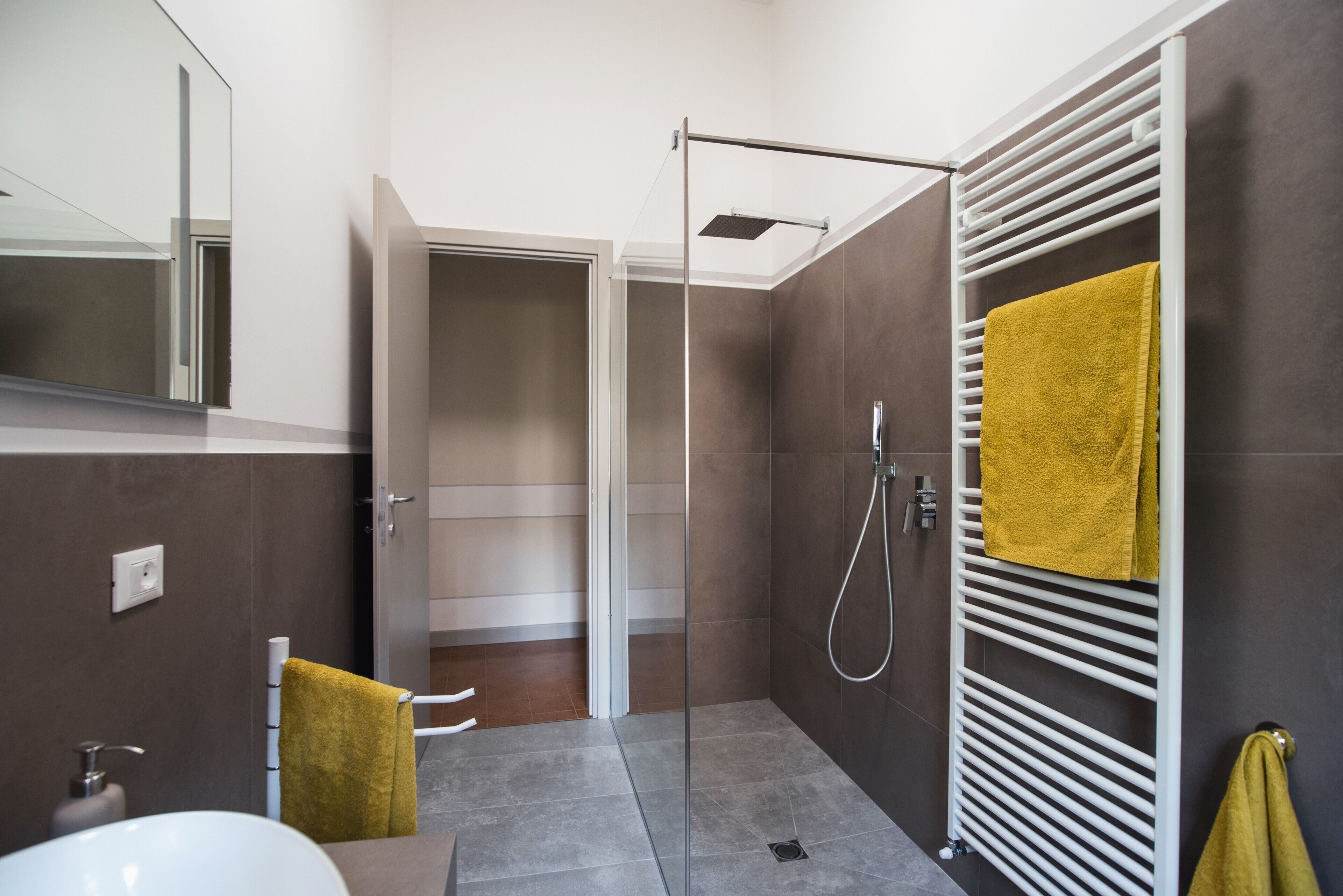 Shower, towels