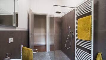 Shower, towels