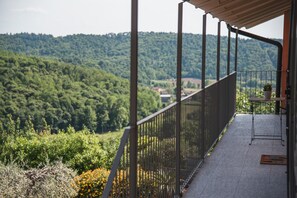 Property grounds - Holiday Home 'Casale San Giacomo Guest House' with Private Pool, Wi-Fi and Air Conditioning (Gavardo)