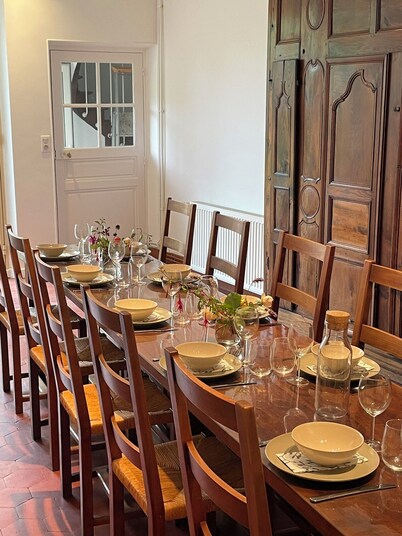 Family home with garden in a small town in the heart of the Champagne vineyards.
