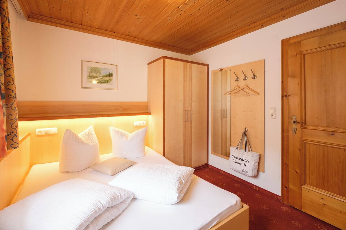 Single Room | Free WiFi