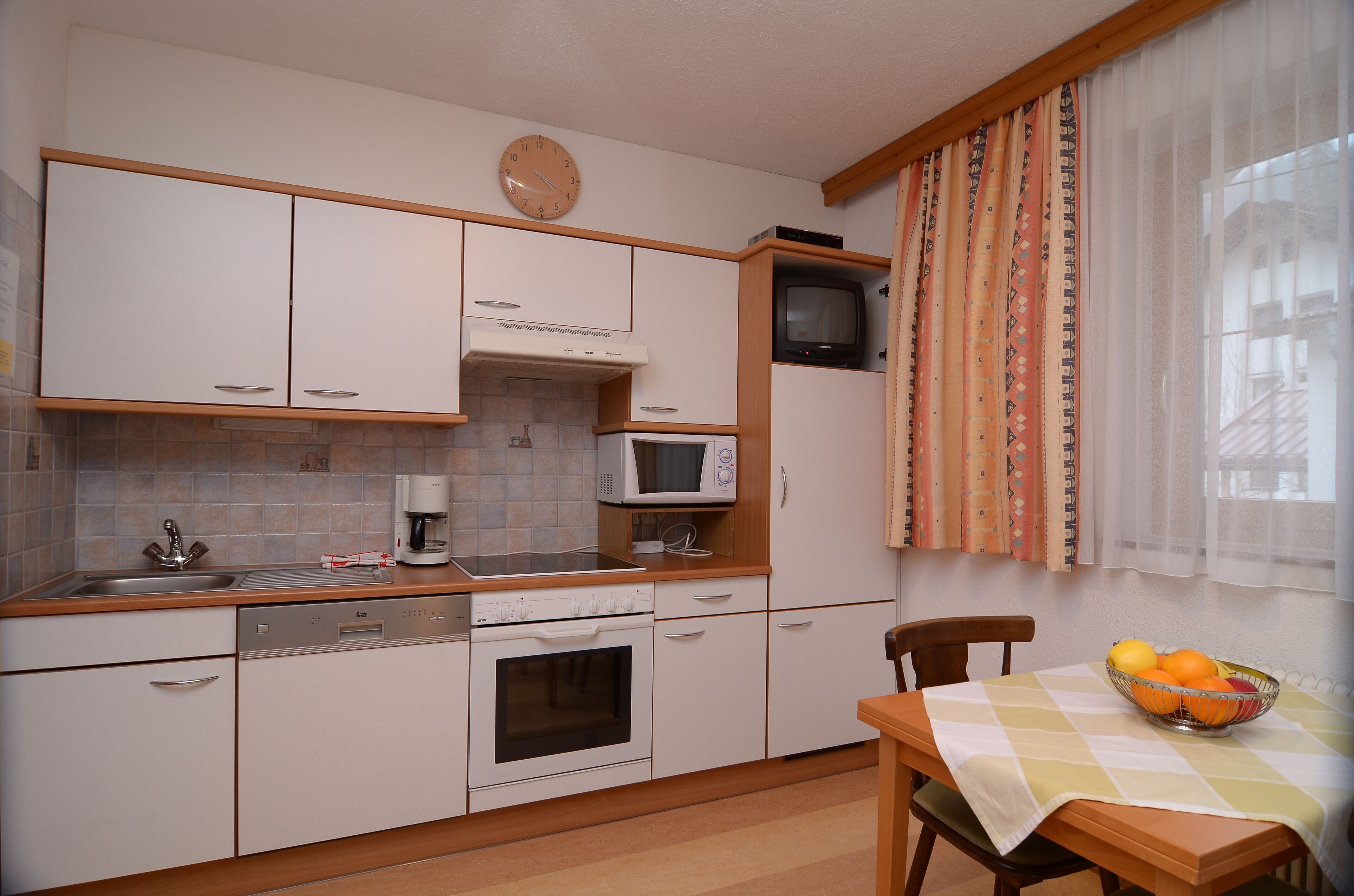 Apartment, Balcony | Private kitchen | Highchair