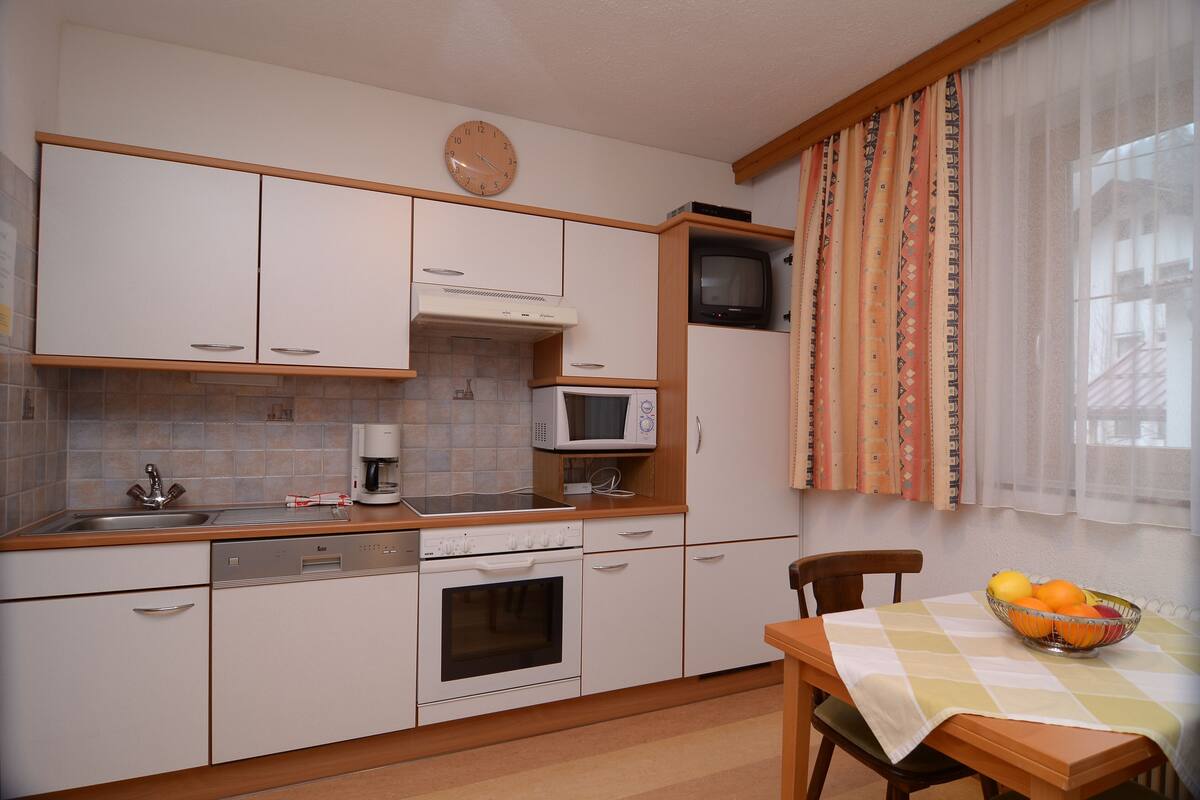 Apartment, Balcony | Private kitchen | High chair
