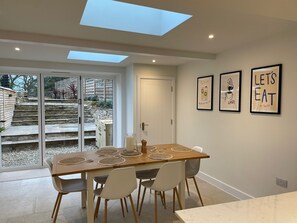 Dining - Luxury Lechlade cottage. Character and charm. (Lechlade-on-thames)