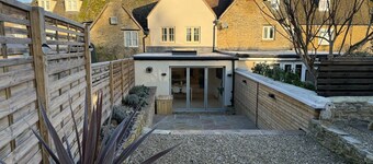 Luxury Lechlade cottage. Character and charm.