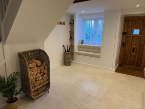 Interior - Luxury Lechlade cottage. Character and charm. (Lechlade-on-thames)