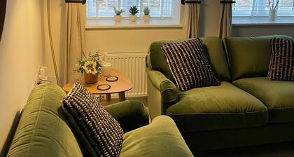 Luxury Lechlade cottage. Character and charm.