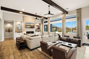 TV - Enjoy Pool, Putting Green, Sports Court-Pickleball (Cave Creek)