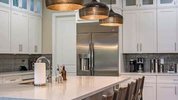 Kühlschrank, Ofen, Herdplatte, Geschirrspüler