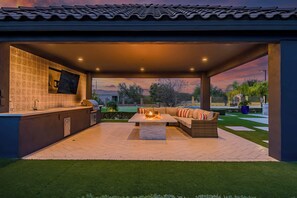 Terrace/patio - Enjoy Pool, Putting Green, Sports Court-Pickleball (Cave Creek)