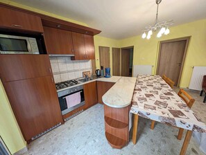 Coffee/tea maker, fridge, microwave, oven - Holiday home just 50 m from the beach, with garden and air conditioning (Balatonlelle)
